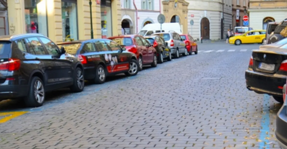 Parkování v Praze bude o víkendu zdarma. Nebudou fungovat zóny