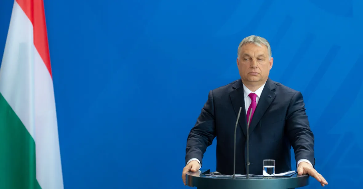 Orbán vytáhl do boje proti Unii a migraci. Odmítám EU vedenou Francií, prohlásil