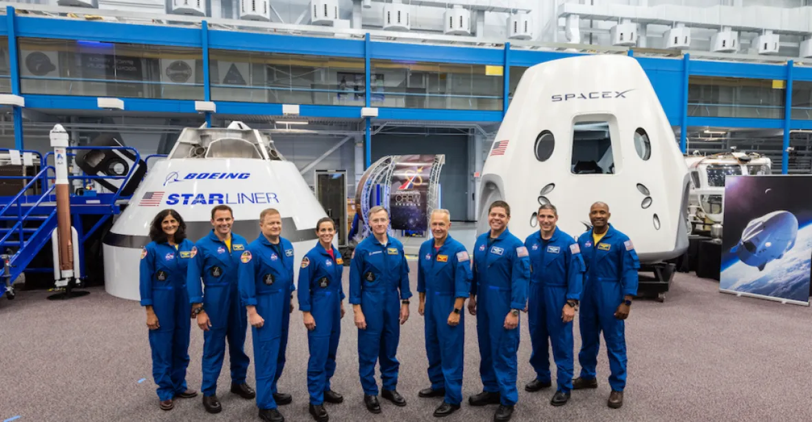 NASA představila komerční astronauty. Bez ruských raket naváží na raketoplány