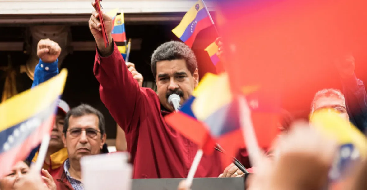 Maduro obvinil z dronového útoku opozici. Tajná služba zatkla poslance