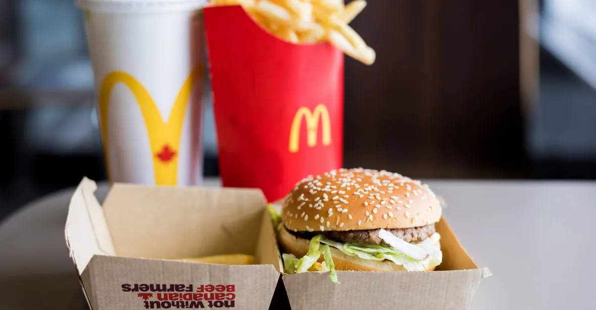 50 let jídla u McDonald’s zdarma. Řetězec vyhlásil soutěž o zlatou kartu
