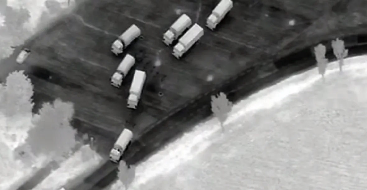 VIDEO: Drony zachytily tajné pohyby kolon z Ruska na Ukrajinu