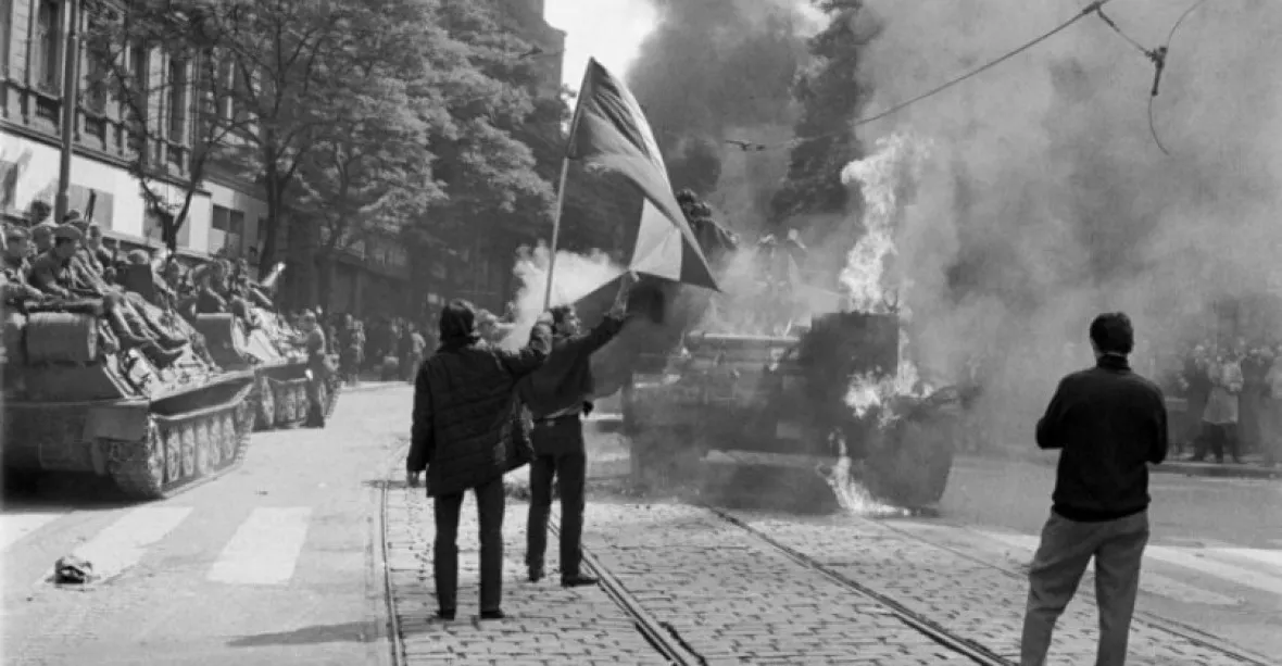 Výročí okupace: „Zakázaná“ Kubišová na Václaváku i rudé trenýrky v ulicích