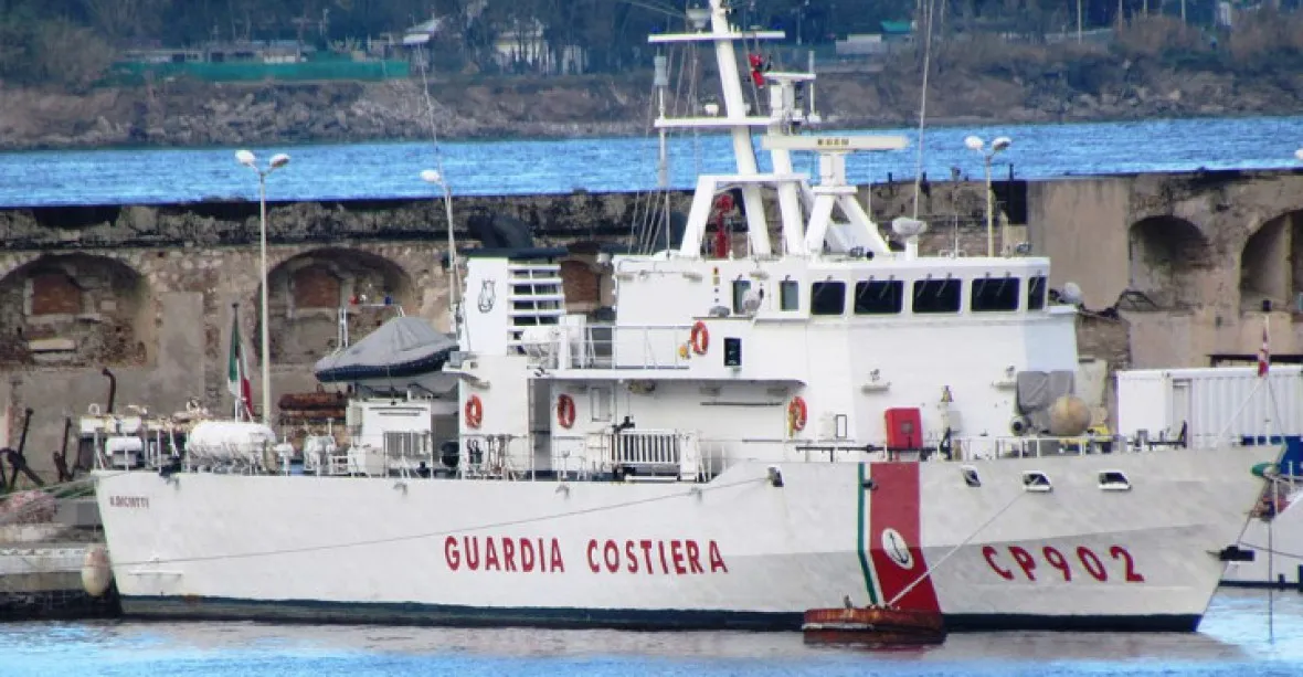 Nenecháme je vystoupit. Itálie odmítá pustit do země migranty z lodě Diciotti