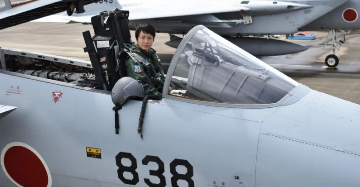VIDEO: Japonsko má první pilotku stíhačky, fanynku Top Gun