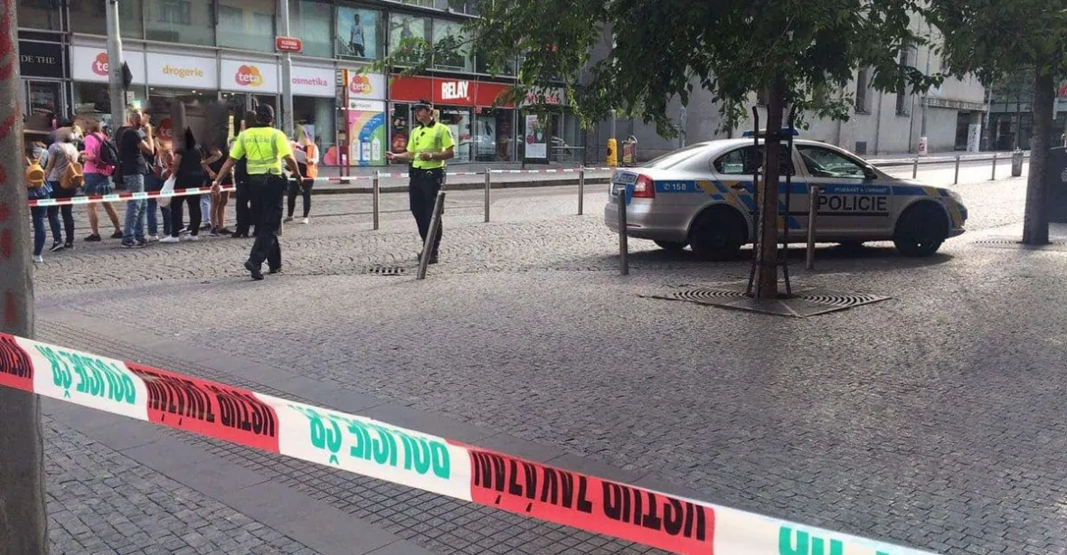 AUDIO: Policie dopadla muže, který hrozil bombovým útokem na Smíchově