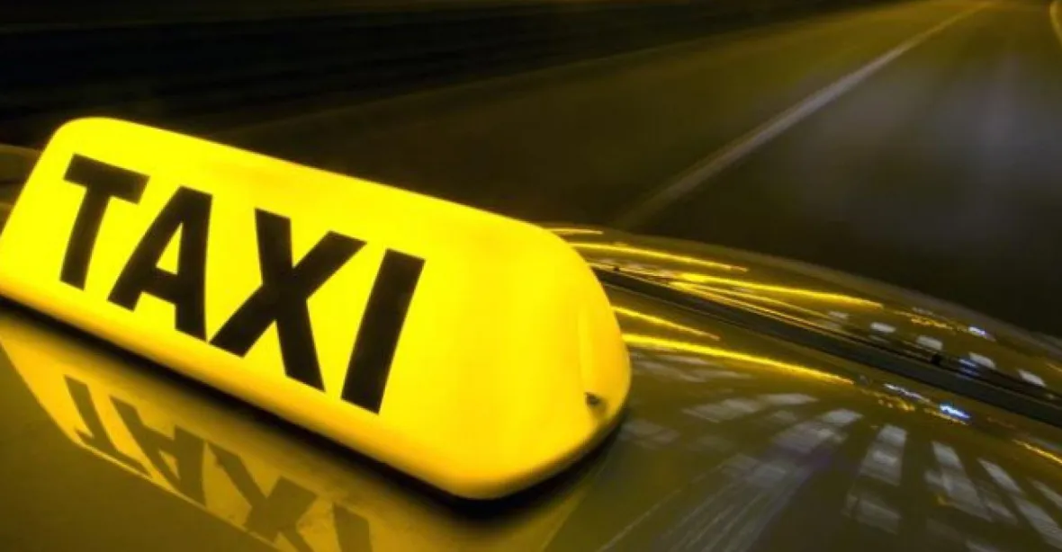 Taxikáři znovu chystají protest kvůli alternativním taxislužbám