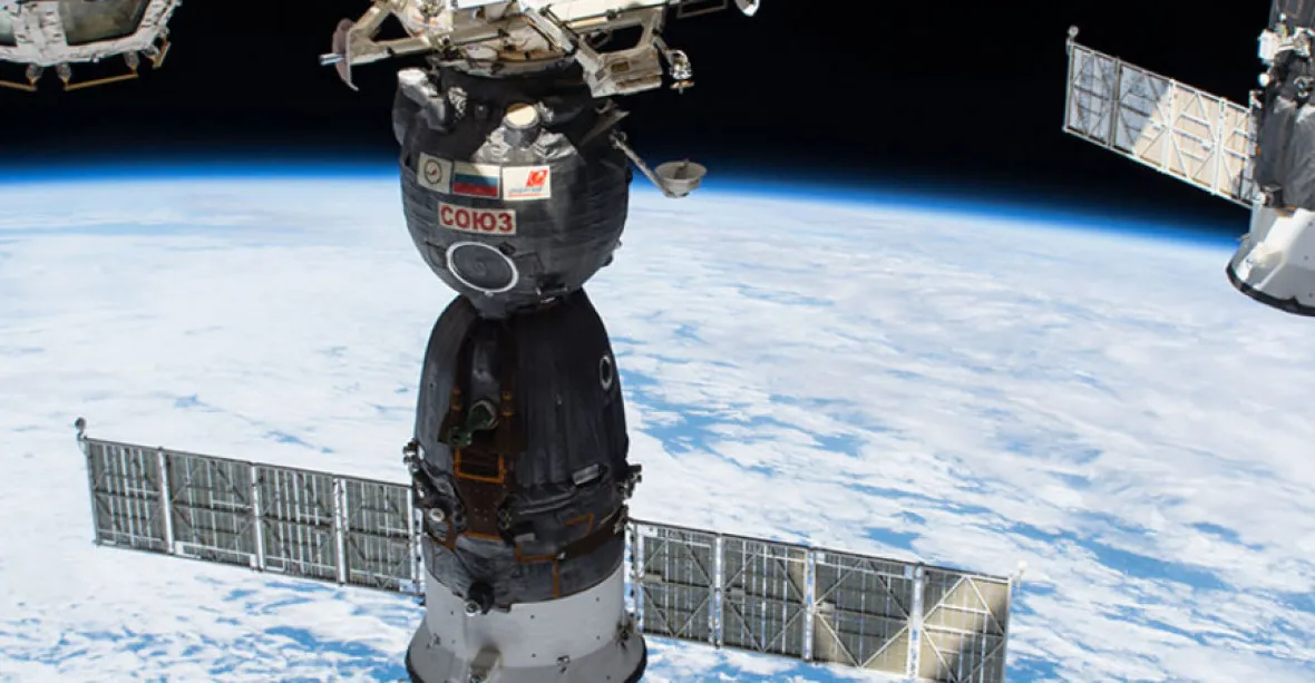 Sojuz navrtali američtí astronauti, tvrdí Roskosmos