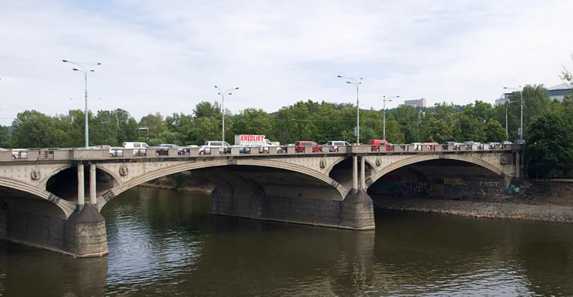 Praze hrozí vážný kolaps. V katastrofálním stavu je i Hlávkův most, varují technici