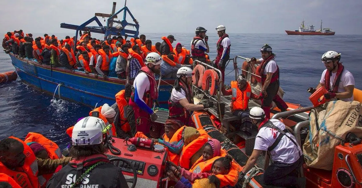 Lodě nevládek už (nyní) naštěstí migranty z moře neloví, říká italský vicepremiér