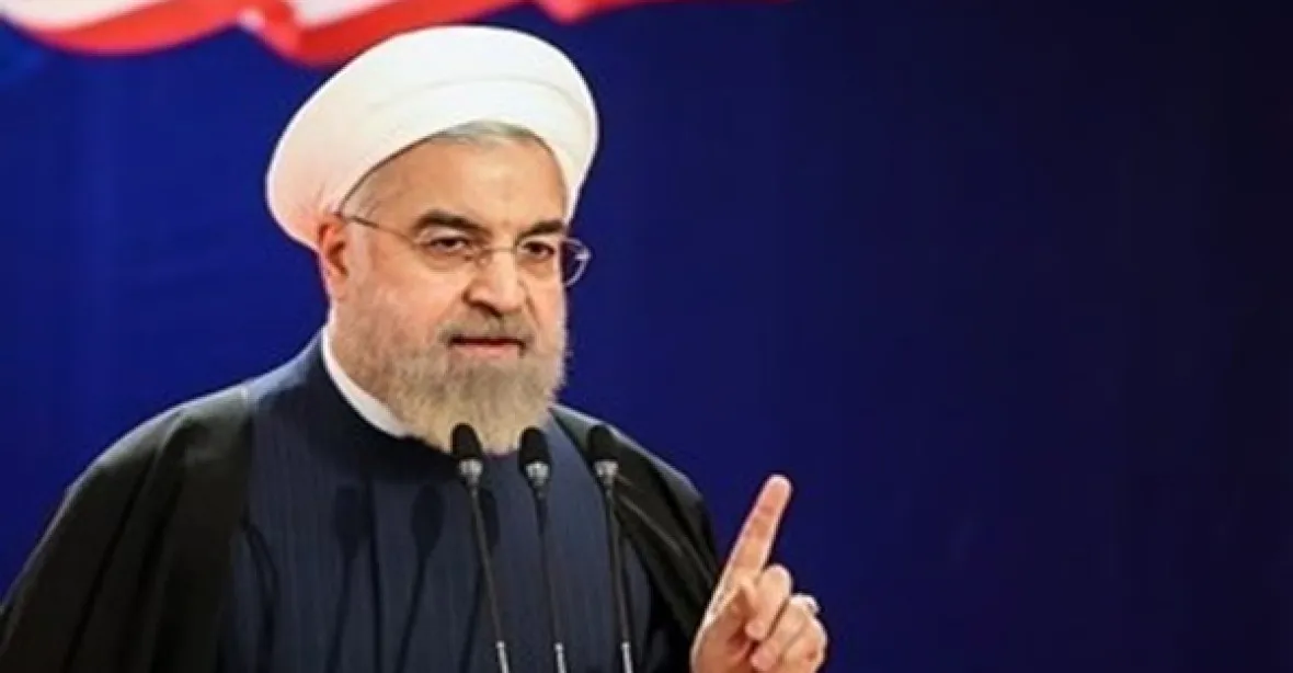 Íránský prezident obvinil z masakru na přehlídce státy Perského zálivu, spojence USA