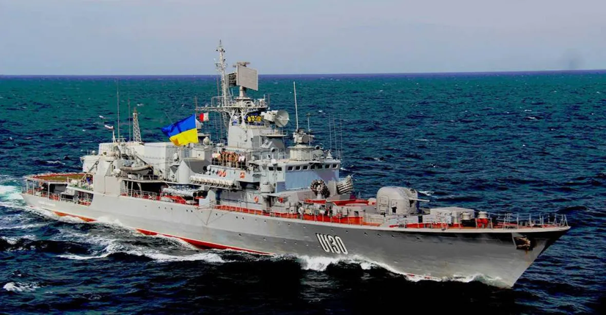 Ukrajina vyslala dvě vojenské lodi na cestu Kerčským průlivem