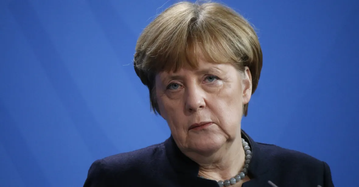 Merkelová utrpěla velkou porážku, její spojenec není šéfem frakce