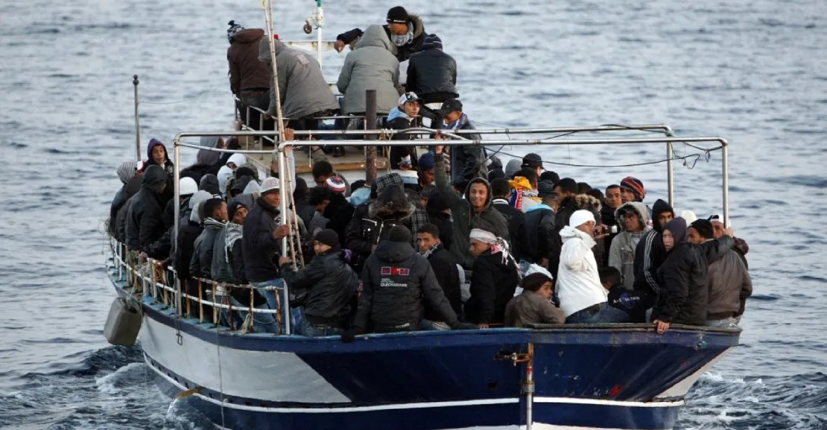 Marocká loď spustila palbu po migrantech
