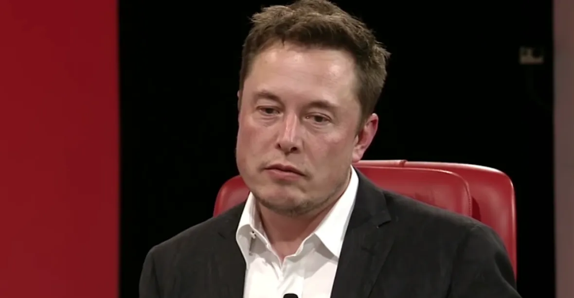 Elon Musk má problém. Regulátoři ho obvinili z podvodů s akciemi Tesly
