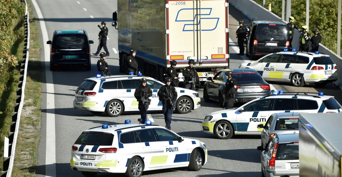 Tajemné manévry v Dánsku. Policie uzavřela mosty a zastavila trajekty. Nasazena byla i armáda