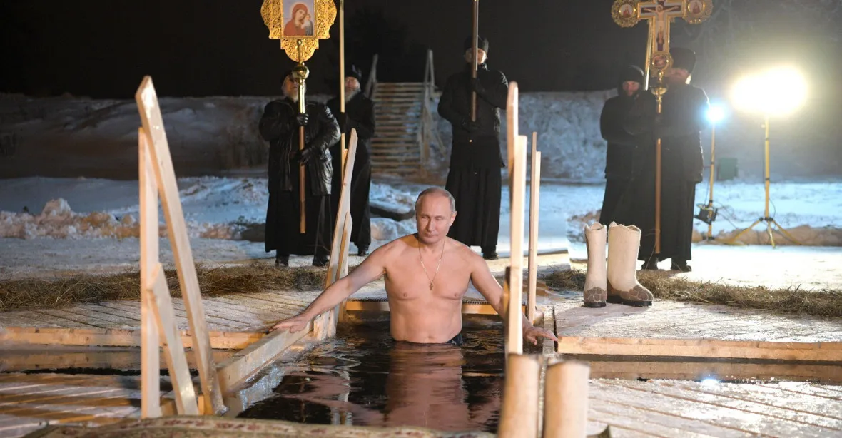 Putin opět pózuje nahoře bez. Nový kalendář s pánem Kremlu je ale střízlivější