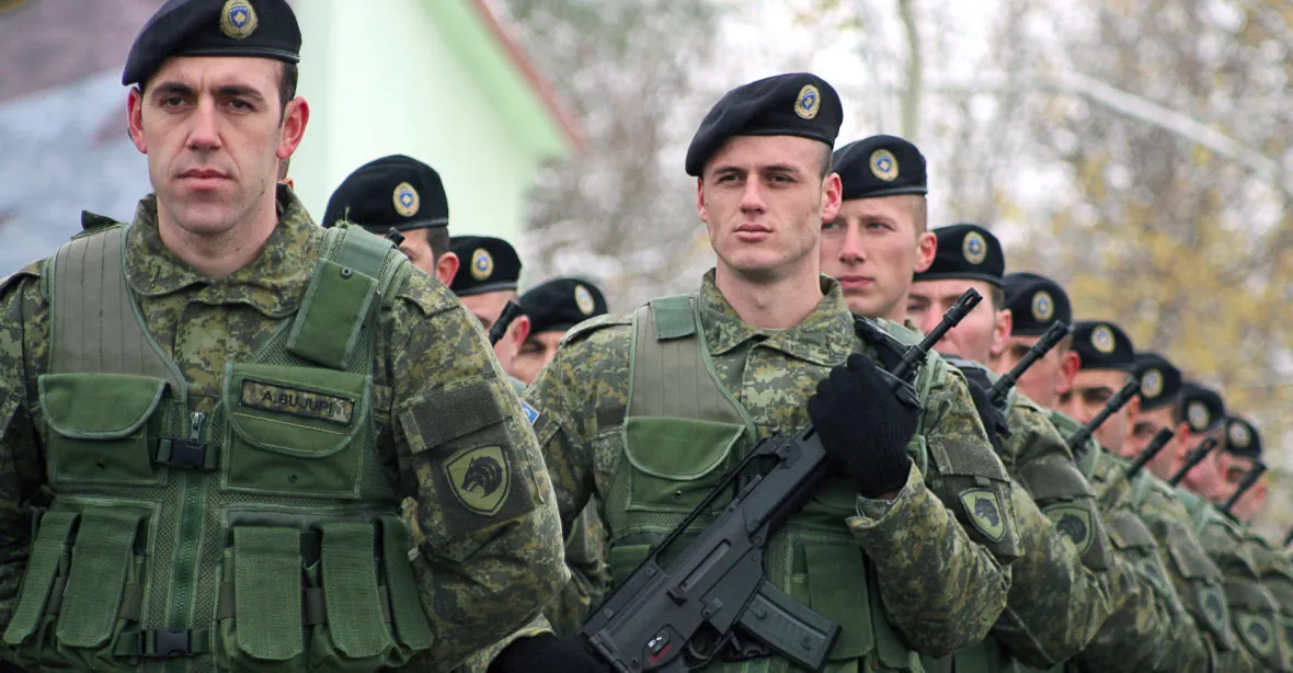 Kosovo se vrací k založení vlastní armády. Je to skandál a ohrožení míru, zní se Srbska