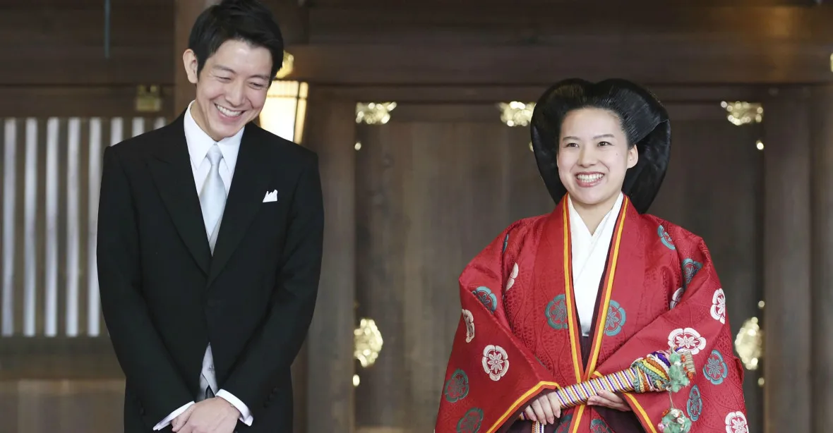 Japonská princezna si vzala neurozeného ženicha, ztratila kvůli tomu titul