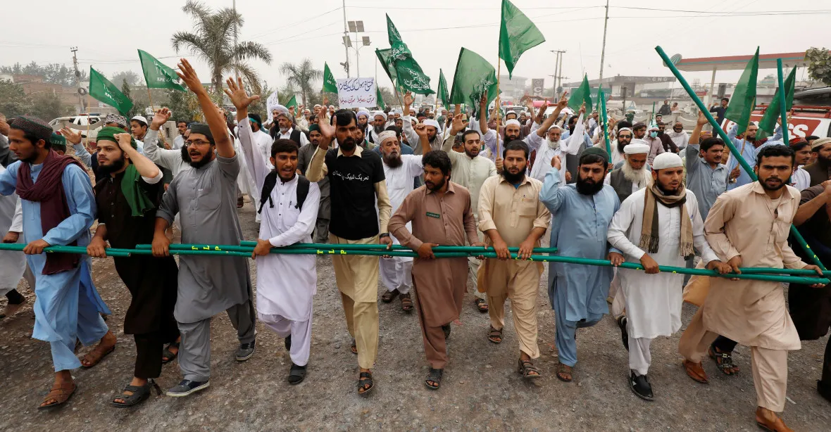 VIDEO: Pákistánský soud osvobodil křesťanku odsouzenou za rouhačství, islamisté se bouří