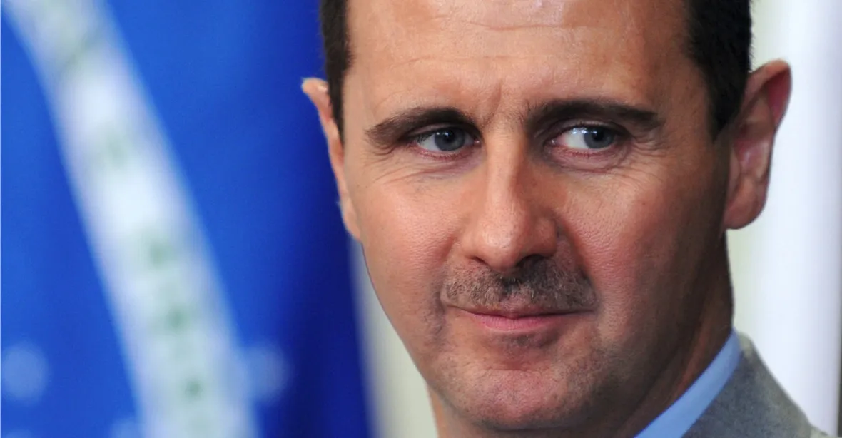 Mučení, zmizení, válečné zločiny. Francie vydala zatykače na tři představitele Asadova režimu