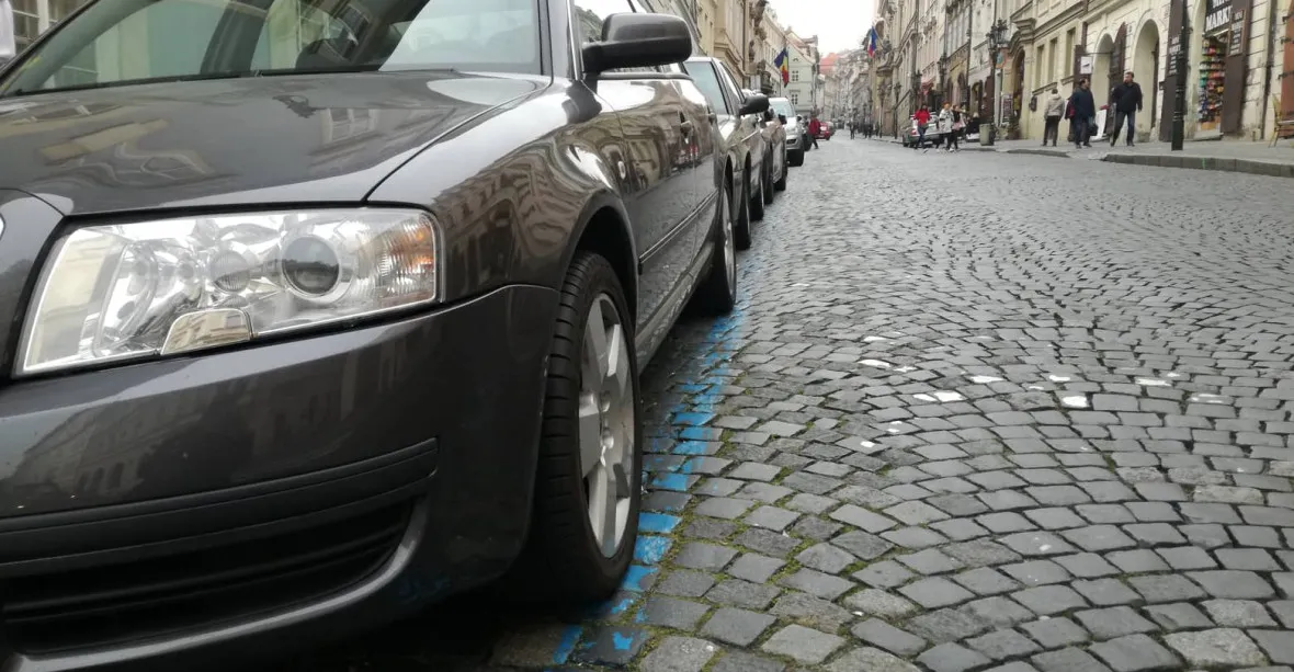 Tisíce aut parkují v centru Prahy nelegálně. Auta s kamerami nic neřeší, říká místostarosta