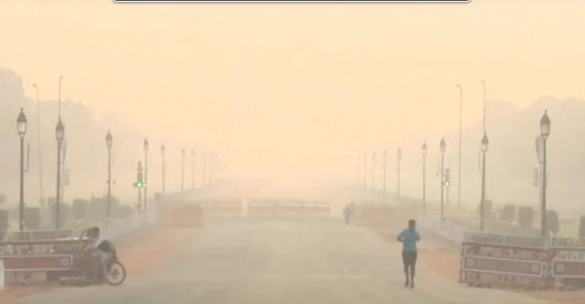 Dillí zahalil smog, desítky tisíc lidí odpalovaly ohňostroje