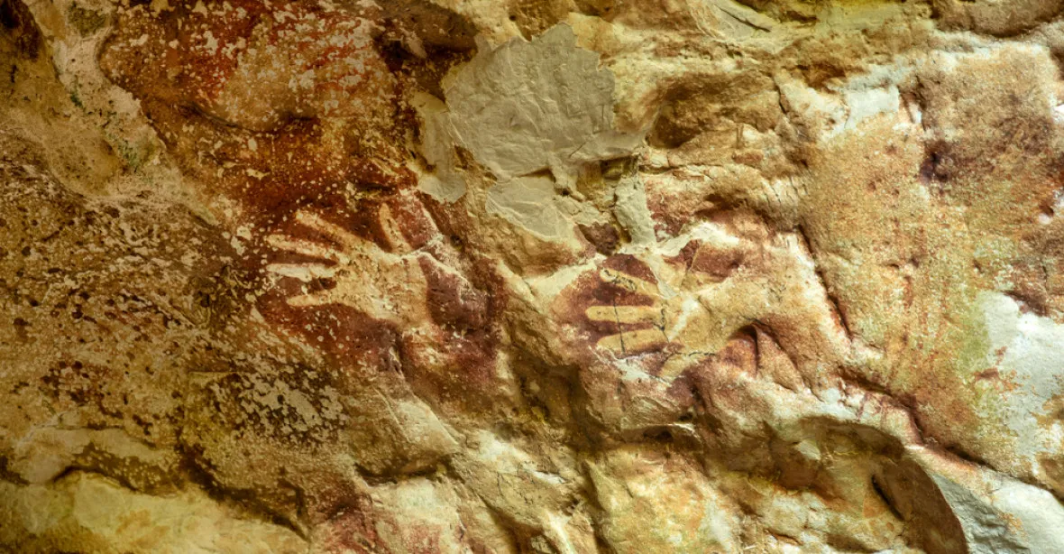 Na Borneu objevili nejstarší malbu zvířete na světě, rudá silueta znázorňuje tvora podobného býku