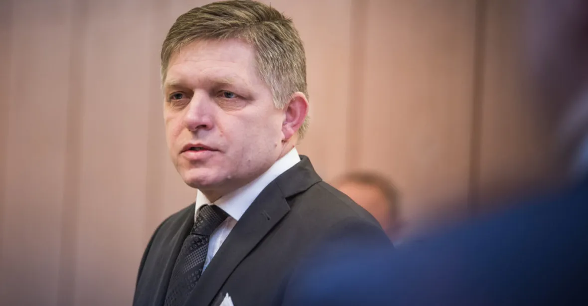 Komunální volby na Slovensku ovládli nestraníci, Ficův Směr znovu oslabil