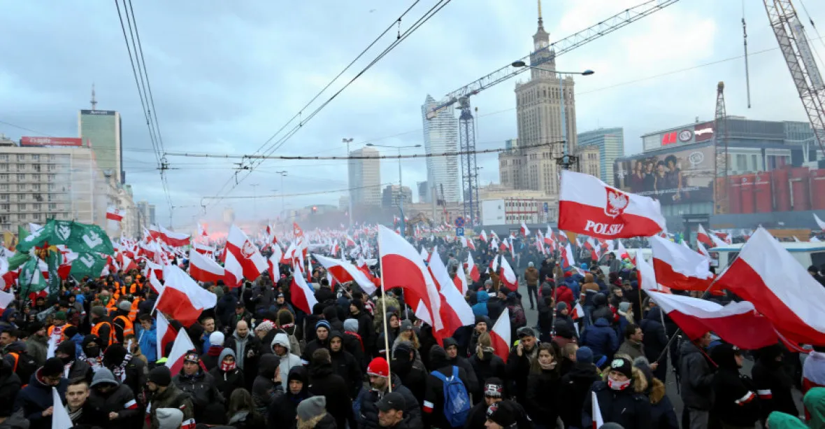 Statisíce lidí oslavily v Polsku den nezávislosti pochodem. Jednotný ale nebyl