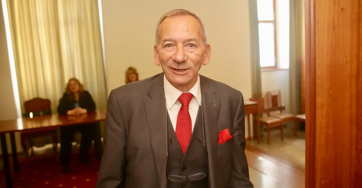 Jaroslav Kubera se stal předsedou Senátu, zvoleni jsou i místopředsedové