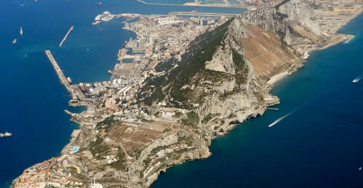 Gibraltar vyřešen, summit bude. Španělé už neblokují dohodu o brexitu