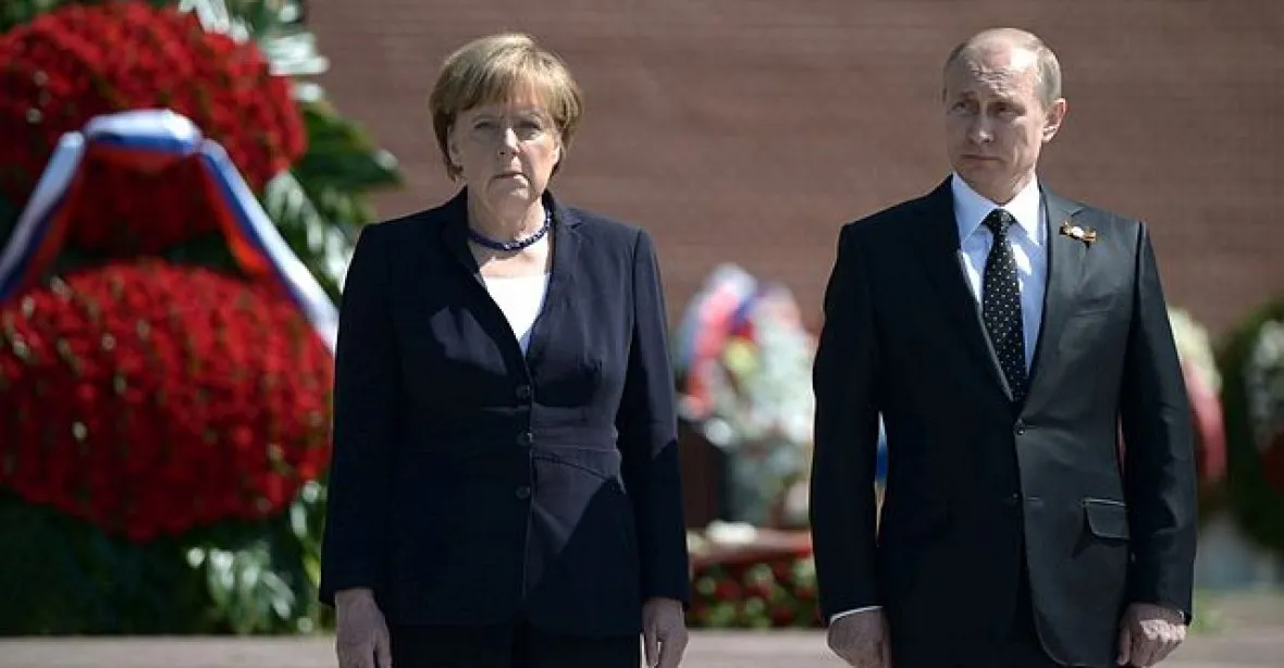 Berlín nevylučuje další sankce proti Rusku, Putin varuje před nepromyšlenými kroky