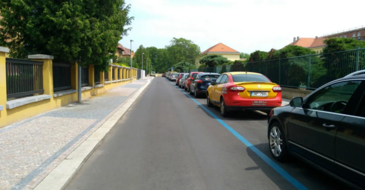 Startují další parkovací zóny. Problémy s auty se vytlačují ke kraji Prahy