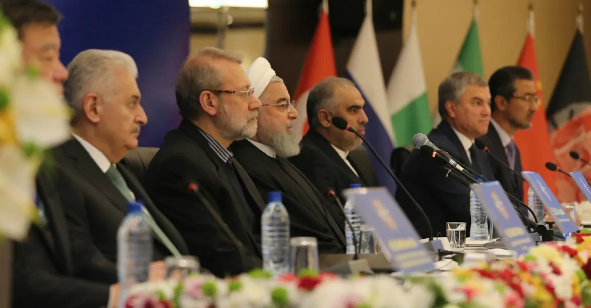Za sankce může Západ čekat teroristické útoky i více problémů s drogami, varoval íránský prezident