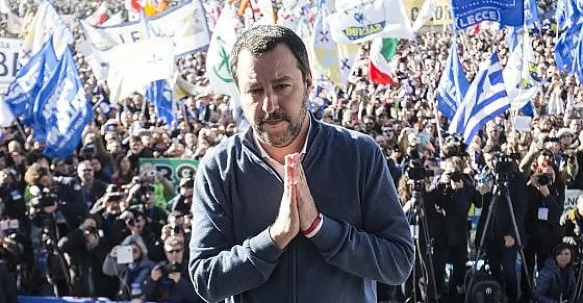 „Kdo seje chudobu, sklízí protesty,“ řekl Salvini desítkám tisíc příznivců na demonstraci v Římě