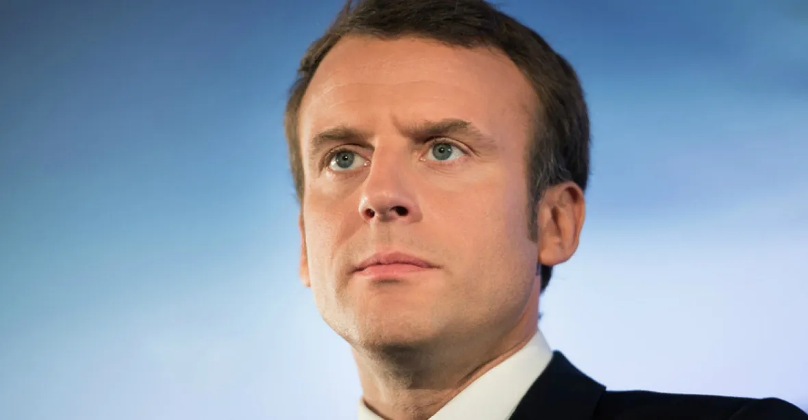 Macron se radí s partnery, žluté vesty pokračují v blokádách univerzit i trajektů v přístavu