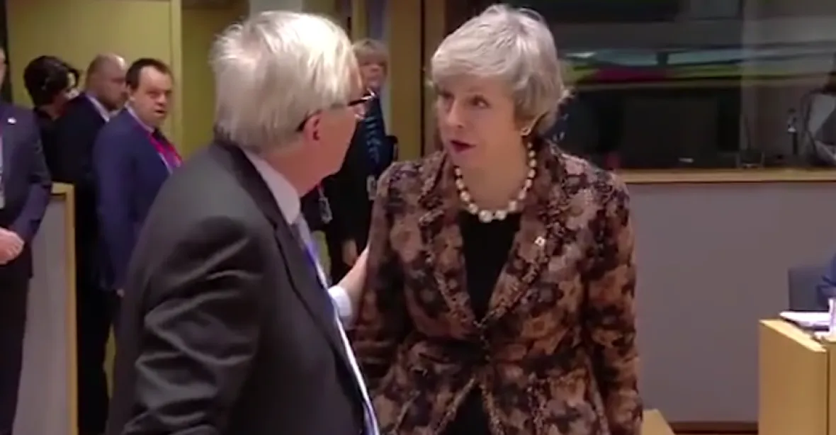 VIDEO: „Mlhavá“ Mayová. Premiérka vzrušeně debatovala s Junckerem. Oficiálně je spokojená