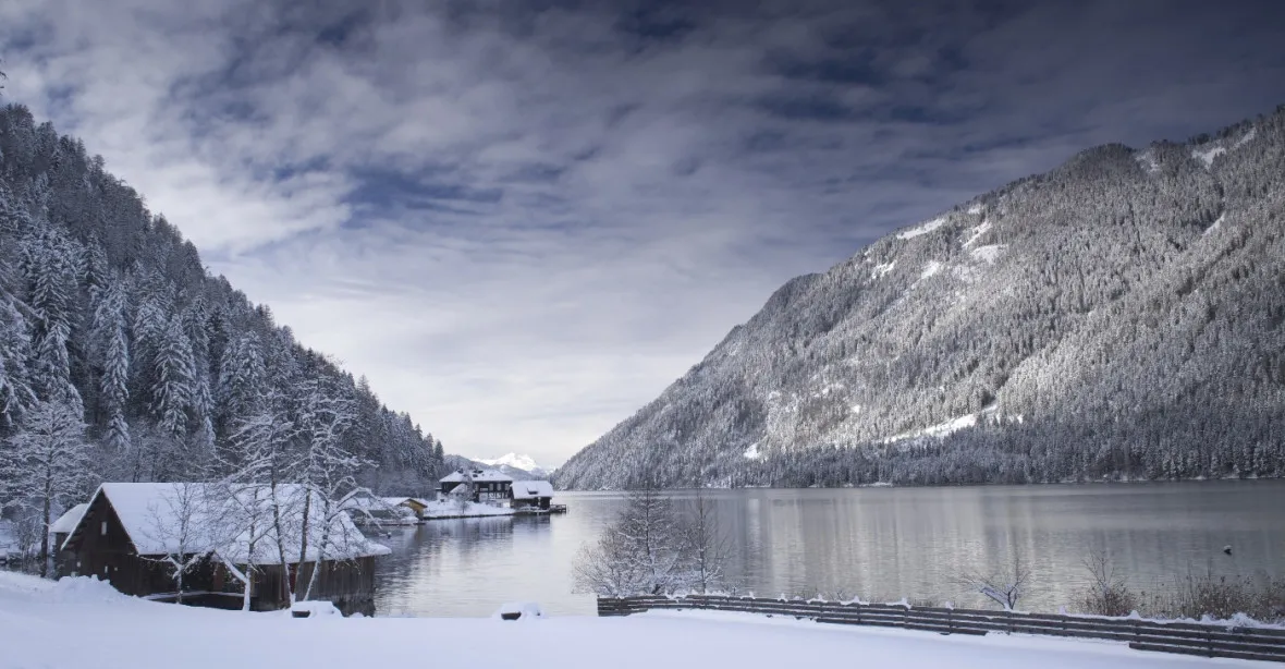 U lyžařského střediska Weissensee si lze vyzkoušet i potápění pod ledem