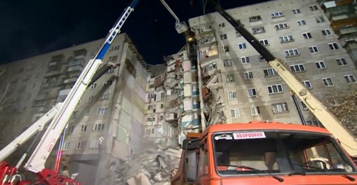 Exploze plynu a zřícení panelového domu v Magnitogorsku má zatím 31 obětí