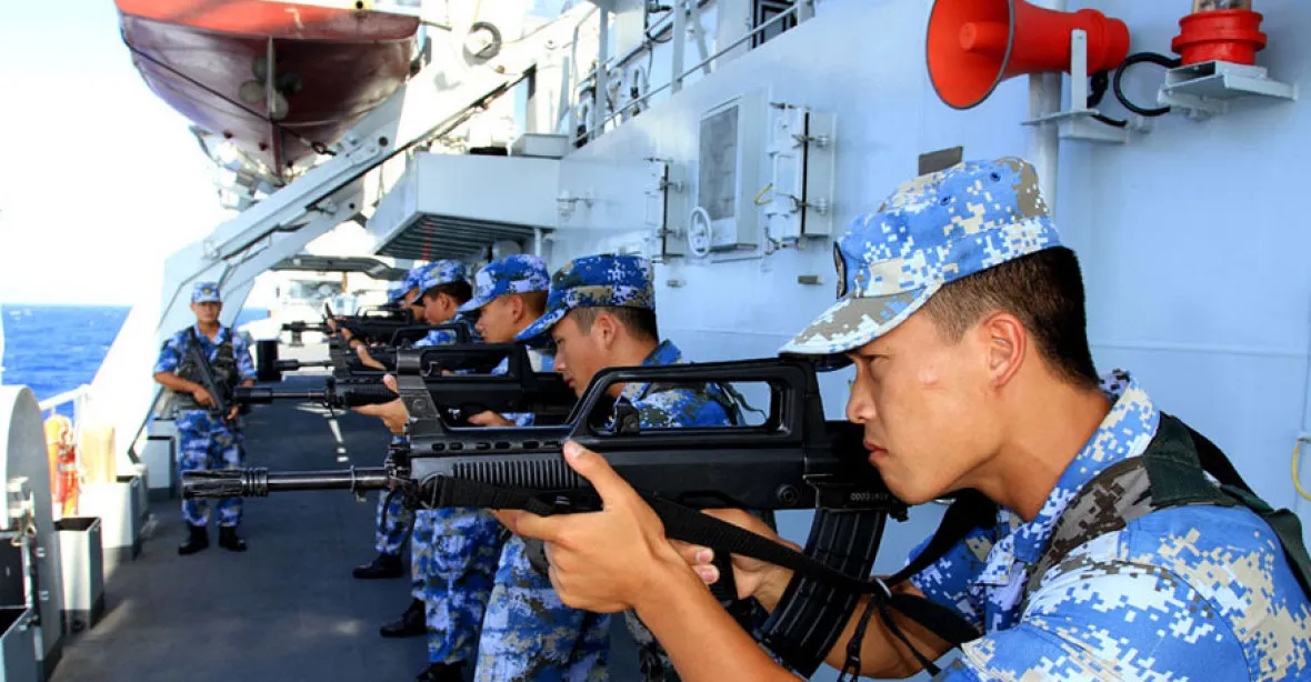 Čína zvažuje vybudování dalších vojenských základen v zámoří