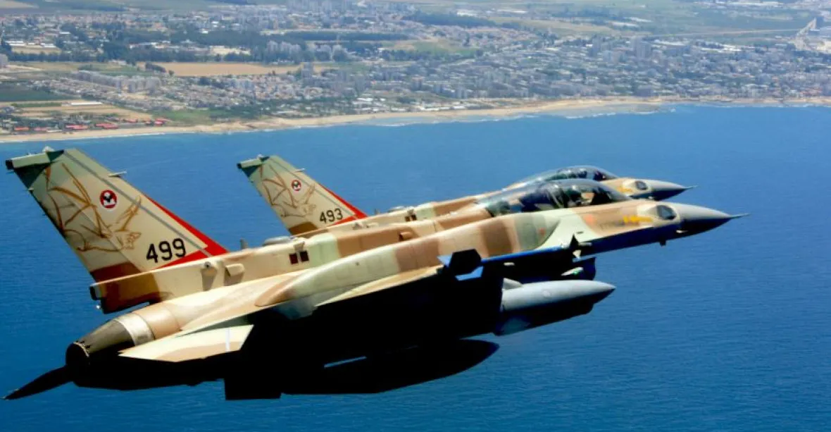 Izraelská letadla prý zasáhla sklad na damašském letišti. Další jejich rakety zničeny