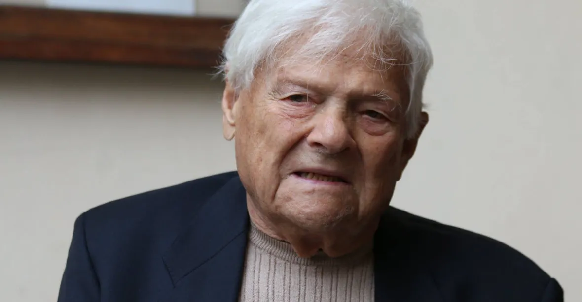 Zemřel pamětník holokaustu Jiří Brady. Strhla se okolo něj mela s vyznamenáními