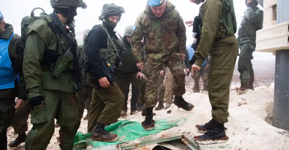Izraelská armáda našla pod hranicí s Libanonem šest tunelů. Měly sloužit k útokům