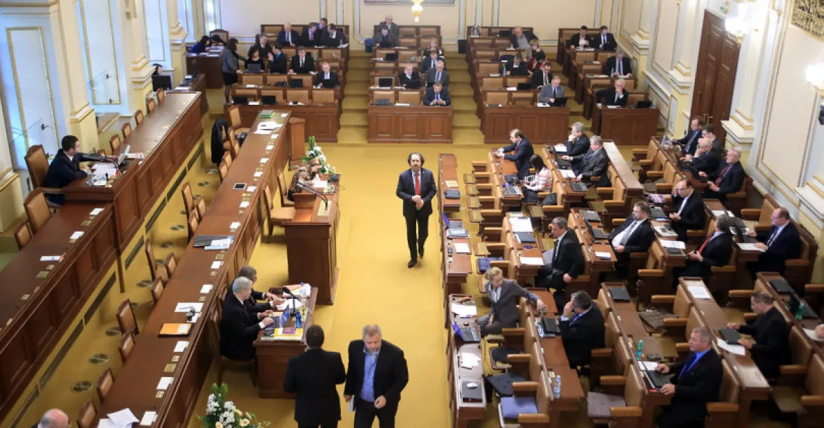 Soudce Baxa před poslanci: Zemanovy výroky připomínaly výměnný obchod