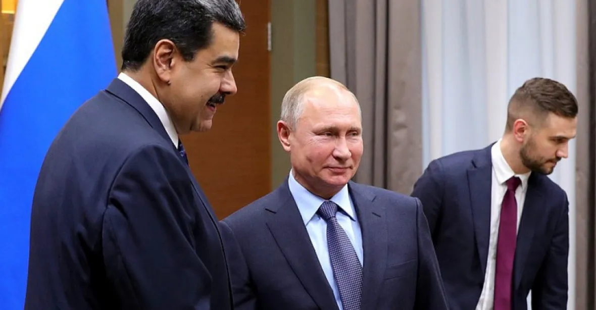 Rusko varuje USA před intervencí do Venezuely. Za prezidenta nadále považuje Madura