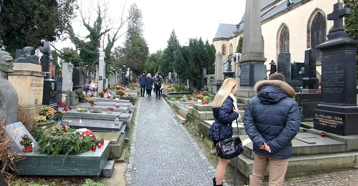 Adoptuj hrob české legendy. Na záchranu a obnovu jich čeká 184