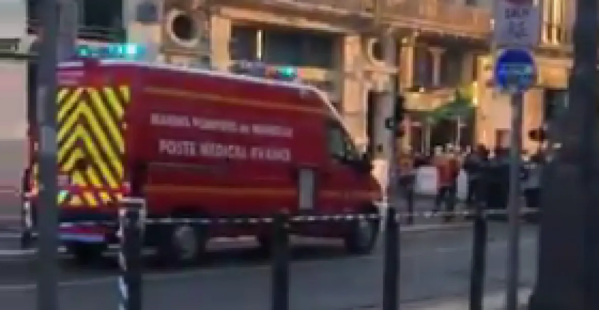 Muž v centru Marseille pobodal dva lidi, policie ho zastřelila