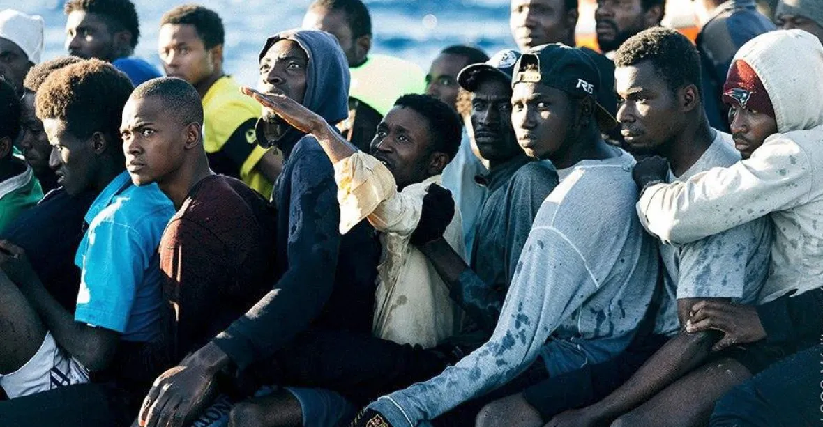 Migranti z lodi Diciotti žalují Salviniho a Conteho o odškodné. Museli strávit několik dní na moři