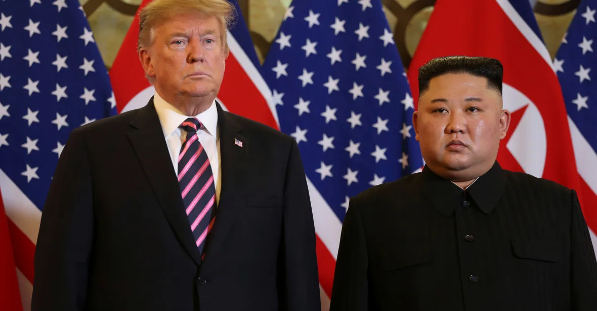 Hanoj je na nohou, Trump se setkal s Kimem